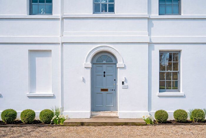 3 Bedroom Flat To Rent In Bedford Street, Woburn, MK17