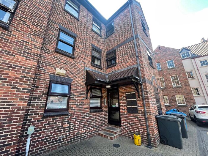 2 Bedroom Flat To Rent In Grammar School Yard, Fish Street, Hull, East Yorkshire, HU1