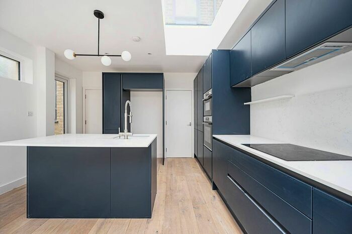 4 Bedroom End Of Terrace House To Rent In Queens Road, Walthamstow, London, E17