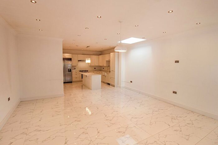 5 Bedroom End Of Terrace House To Rent In Coventry Road, Ilford, IG1