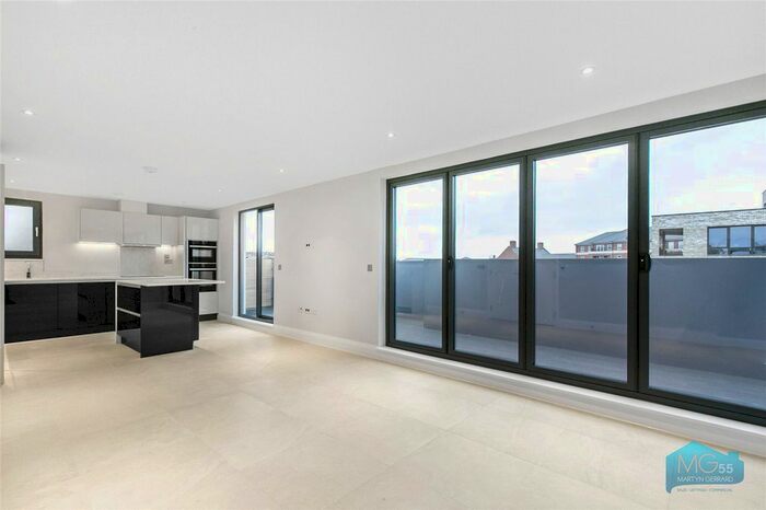 3 Bedroom Flat To Rent In Higbey Lodge, 25 Oakleigh Road North, Whetstone, London N20