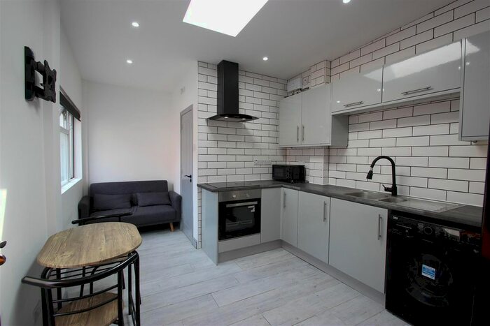 Studio To Rent In Magdalen Road, Oxford, OX4