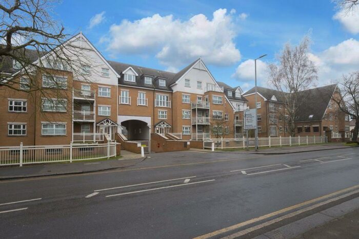2 Bedroom Flat To Rent In Buckhurst Hill, IG9