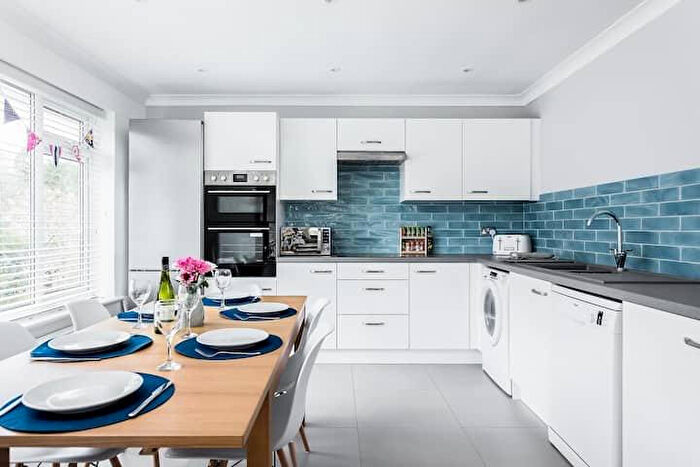 3 Bedroom Apartment To Rent In Alumhurst Road, Bournemouth, BH4