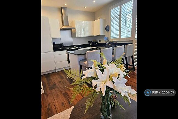 2 Bedroom Flat To Rent In Old Broadway, Didsbury, M20