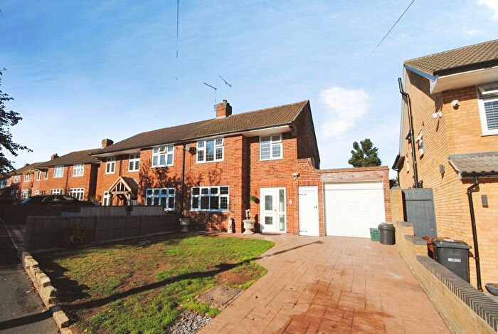 3 Bedroom Semi-Detached House To Rent In Spooners Drive, Park Street, St. Albans, AL2