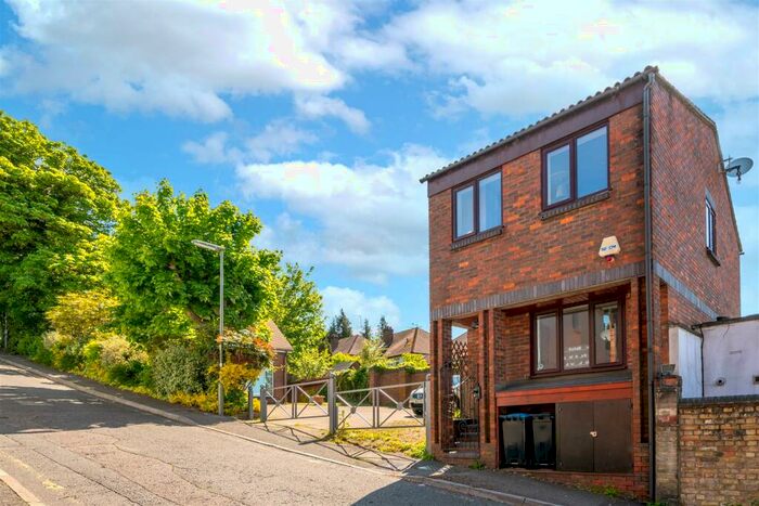 2 Bedroom House To Rent In Mount Pleasant Road, Caterham, CR3