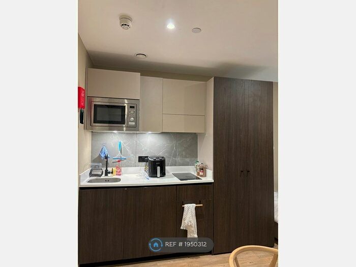 Studio To Rent In Old London Road, London, KT2