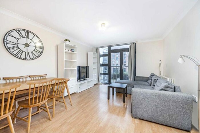 2 Bedroom Flat To Rent In Maltings Close, Bow, E3
