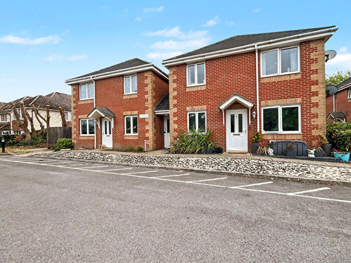 2 Bedroom Flat For Sale In Christchurch, BH23
