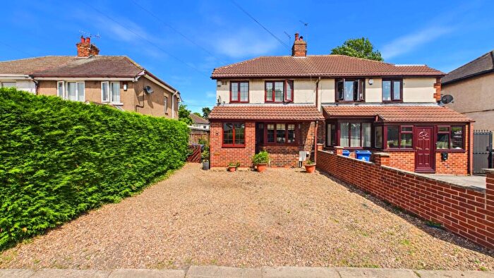 3 Bedroom Semi Detached House For Sale In The Drive, Edenthorpe, Doncaster, South Yorkshire, DN3