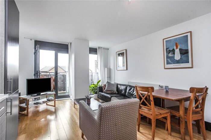 3 Bedroom Apartment To Rent In Baltic Place, London, N1