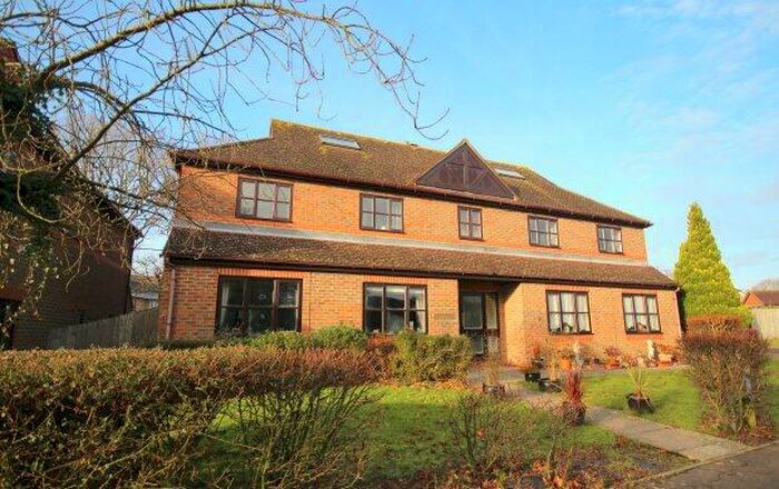 1 Bedroom Flat To Rent In Foxes Close, Southwater, RH13
