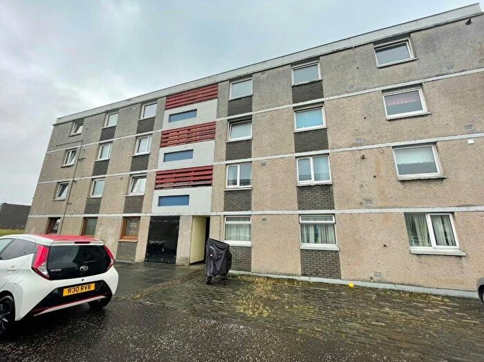 3 Bedroom Flat To Rent In Calder View, Edinburgh, Midlothian, EH11