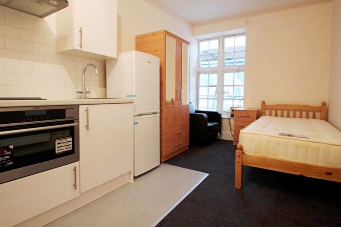 House To Rent In High Street, Reigate, RH2