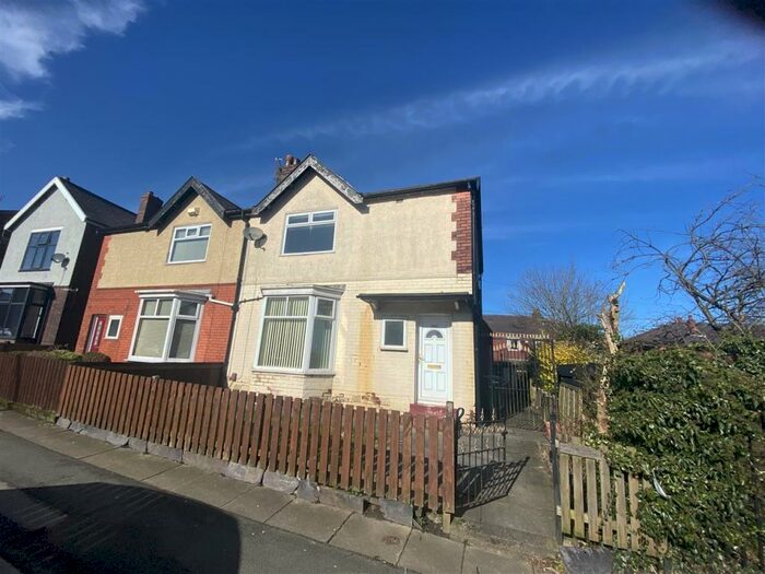 3 Bedroom Semi-Detached House To Rent In Chorley Old Road, Bolton, BL1