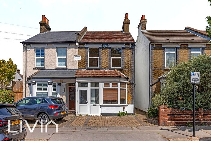 3 Bedroom Semi-Detached House For Sale In Stretton Road, Croydon, Greater London, CR0