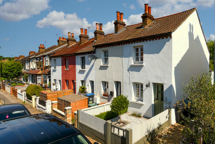 2 Bedroom End Of Terrace House To Rent In Gladstone Road, KT6