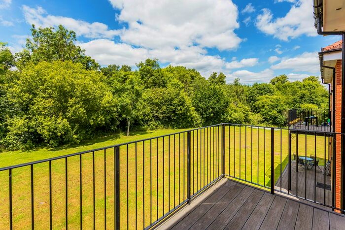 2 Bedroom Flat To Rent In Ref: Ad - Horsehill, Norwood Hill, RH6