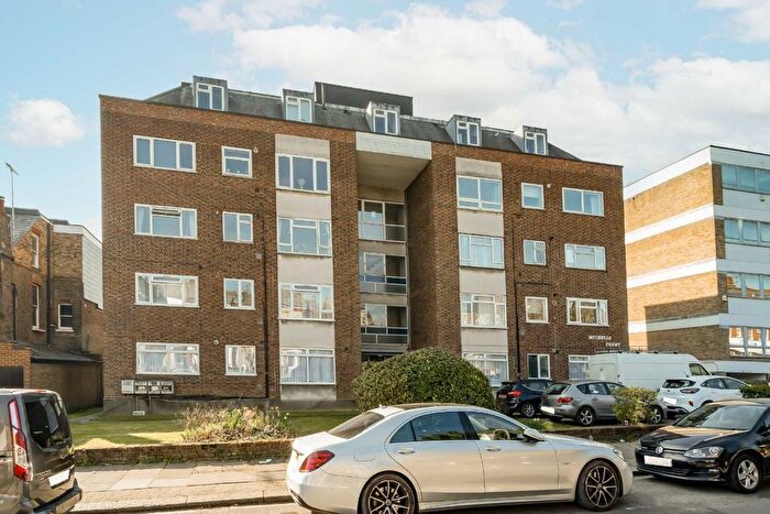 2 Bedroom Flat To Rent In Torrington Park, London, N12