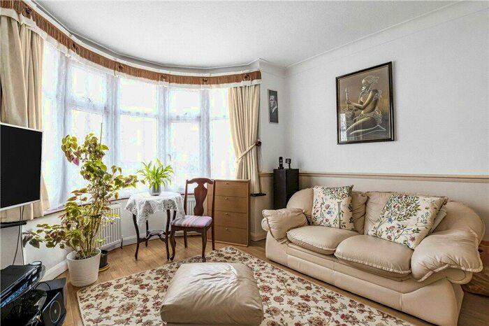 3 Bedroom Terraced House For Sale In Grangecliffe Gardens, London, SE25