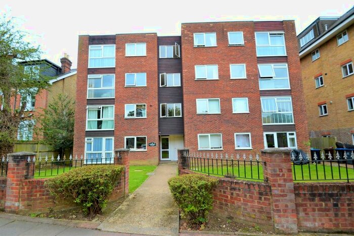 2 Bedroom Flat To Rent In Oakwood Avenue, Beckenham, BR3