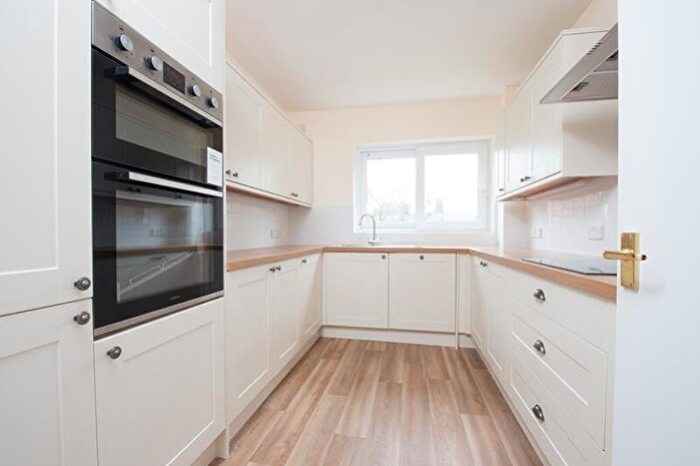 2 Bedroom Apartment To Rent In Cunliffe Close, Oxford, OX2