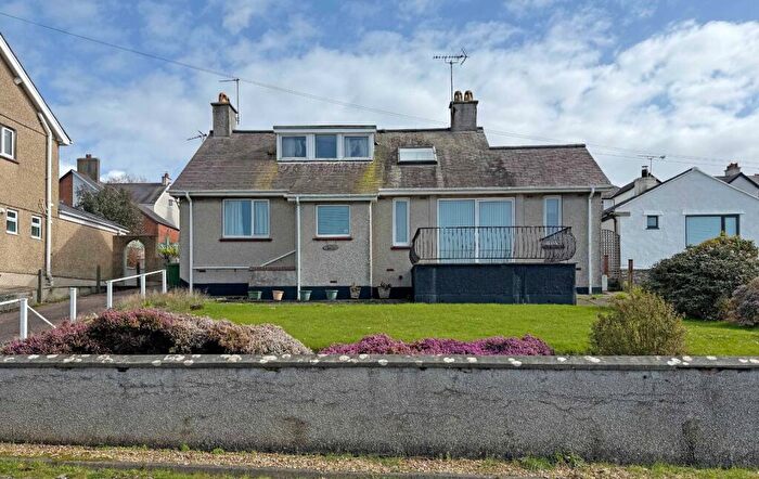 4 Bedroom Bungalow For Sale In North Road, Caernarfon, Gwynedd, LL55