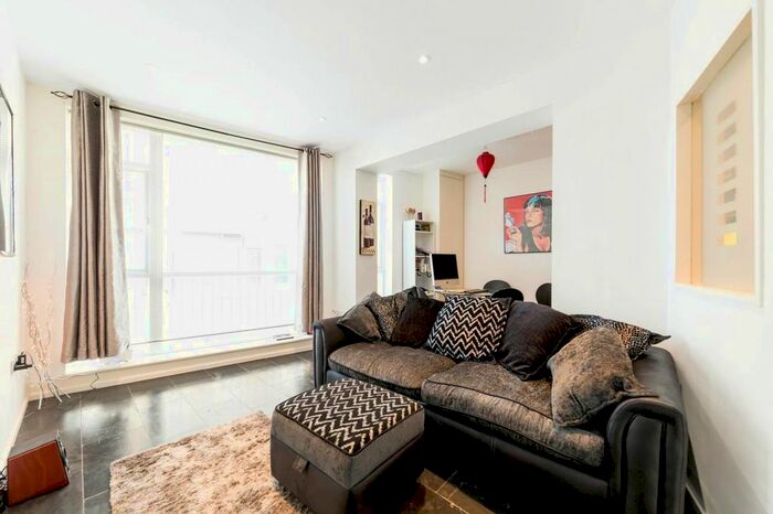 2 Bedroom Flat To Rent In Railton Road, London, SE24