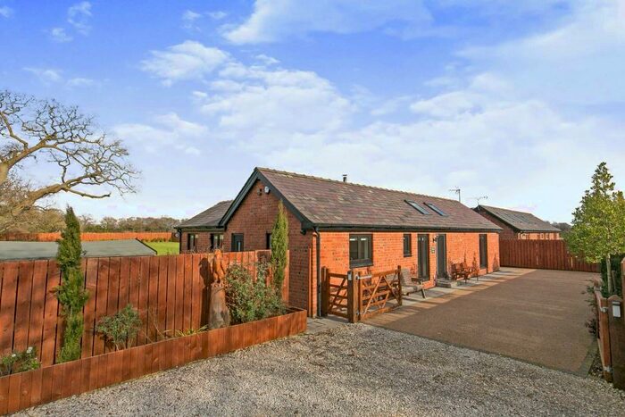 4 Bedroom Barn Conversion For Sale In Welsh Road, Ledsham, Ellesmere Port, Cheshire, CH66