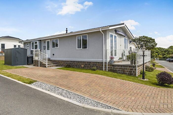 2 Bedroom Mobile/park Home For Sale In Near Newquay, Cornwall, TR8