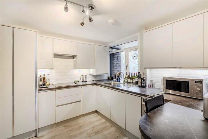 2 Bedroom Flat To Rent In River Reach, Teddington, TW11