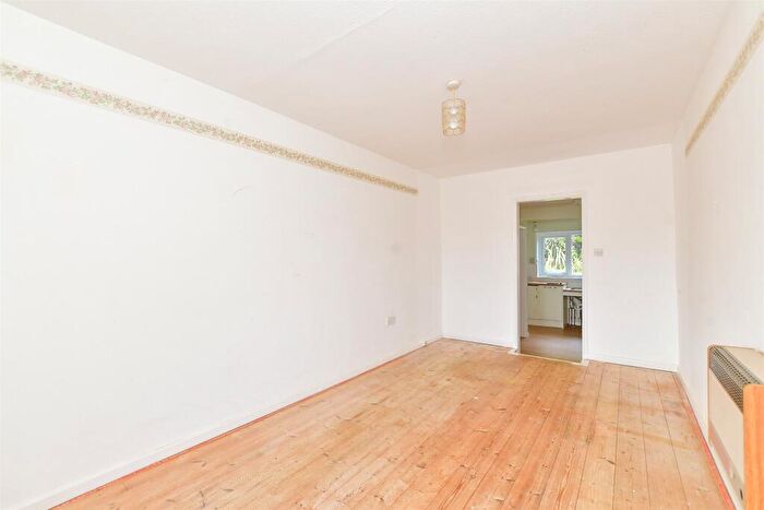 3 Bedroom Detached Bungalow For Sale In Chatfield Lodge, Newport, Isle Of Wight, PO30