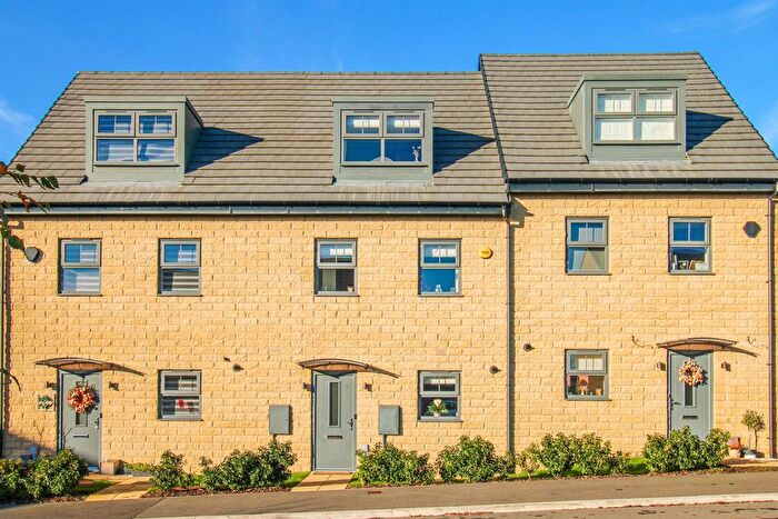 3 Bedroom Town House For Sale In Broughton Road, Pontefract, WF8