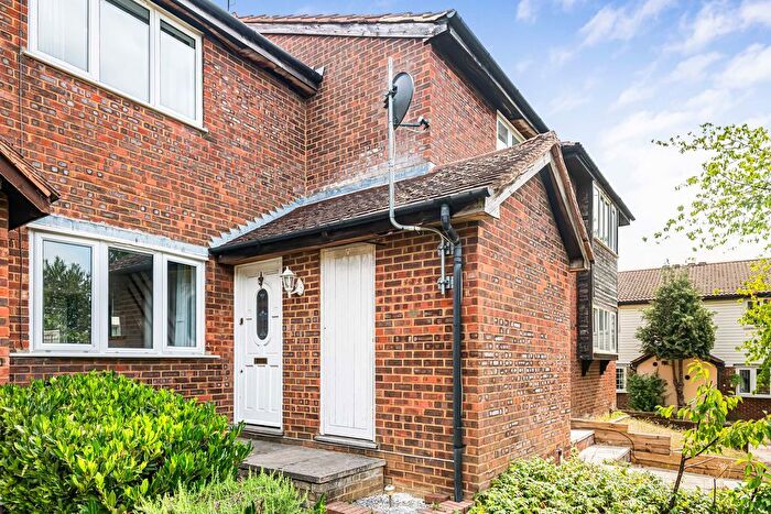 2 Bedroom Property For Sale In Ladywood Road, Hertford, SG14