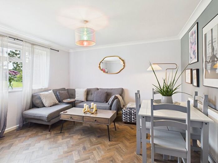 3 Bedroom Maisonette For Sale In Burton Way, Windsor, Berkshire, SL4