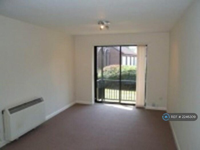 1 Bedroom Flat To Rent In Castle Marina, Nottingham, NG7
