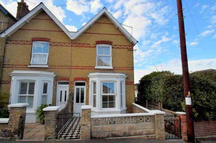 4 Bedroom Semi-Detached House To Rent In Fellows Road, Cowes, PO31