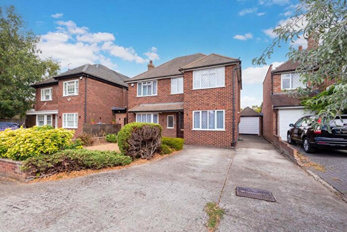 5 Bedroom Detached House For Sale In Rambler Lane, Langley, SL3