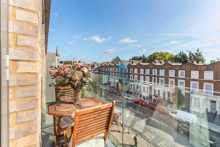 2 Bedroom Flat For Sale In Kilburn Park Road, London, NW6