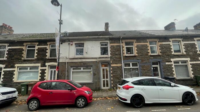 1 Bedroom Flat To Rent In Commercial Street, Risca, Newport, NP11