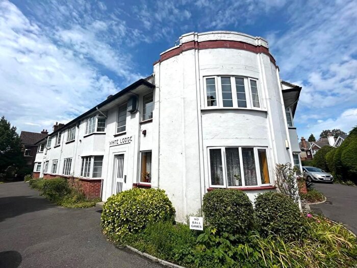 2 Bedroom Flat To Rent In Parkstone Road, Poole, Dorset, BH15