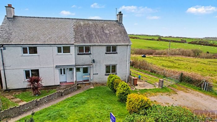 3 Bedroom Semi-Detached House For Sale In Mor Awelon - Cae'r Llwyn, Dinas, LL53