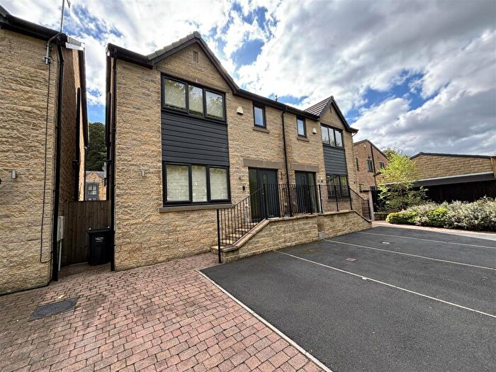 3 Bedroom Semi-Detached House To Rent In Mill Fold Way, Ripponden, HX6