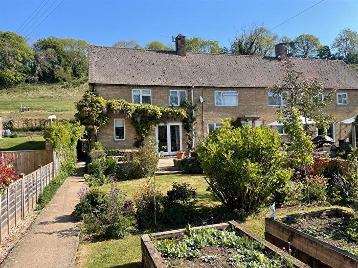 3 Bedroom End Of Terrace House For Sale In Mill View, Naunton, GL54