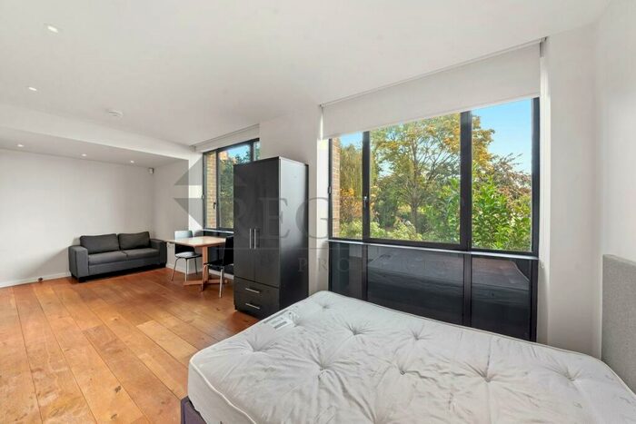 Apartment To Rent In Chelsea Wharf, Lots Road, SW10