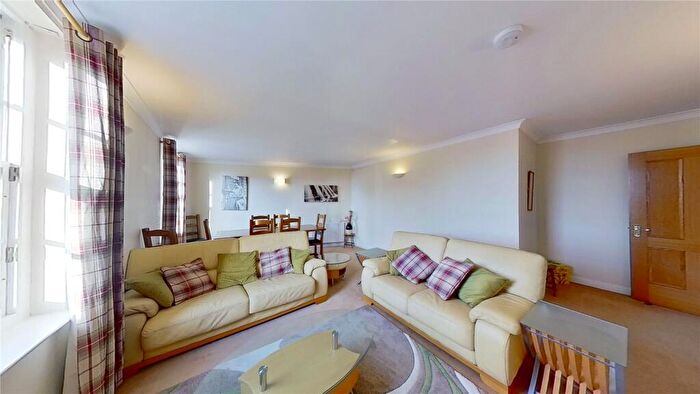 4 Bedroom Flat To Rent In Gayfield Square, Edinburgh, EH1