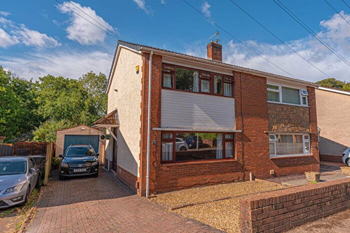 3 Bedroom Semi-Detached House For Sale In Lodgewood Estate, Pontypool, NP4