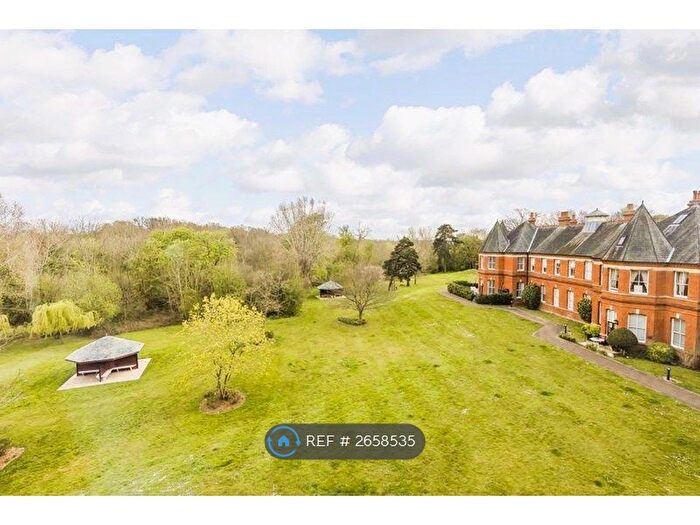 3 Bedroom Flat To Rent In Devonshire House, Woodford Green, IG8