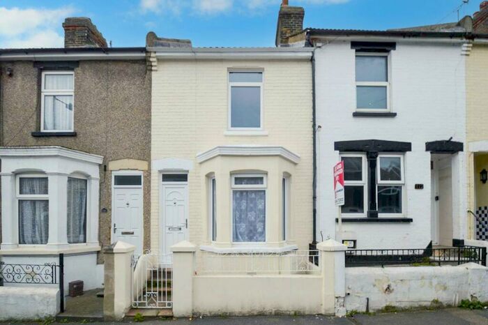 3 Bedroom Terraced House To Rent In Glencoe Road, Chatham, ME4